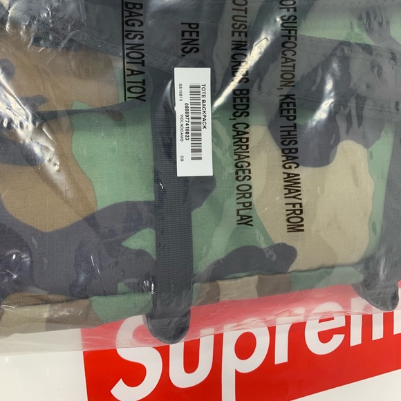 Supreme SS19 Tote Backpack Woodland Camo - Picture 6 of 7